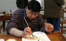 中国画院副院长薛安吉 在德化瓷板画创作基地现场创作