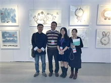 左起：深圳画廊林先生、香港齐亮画廊Albert钟臻智先生、艺术家陈紫君TK Chan小姐、Sissi 黄菲小姐